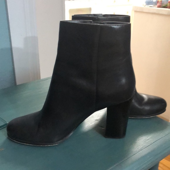 Michael Kors booties dark gray, size 8, 3 1/2 in - Picture 2 of 11